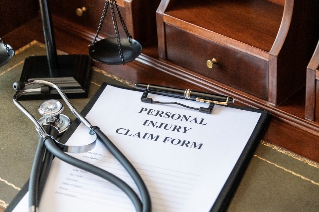 Personal Injury Lawsuits vs. Settlements: Pros and Cons